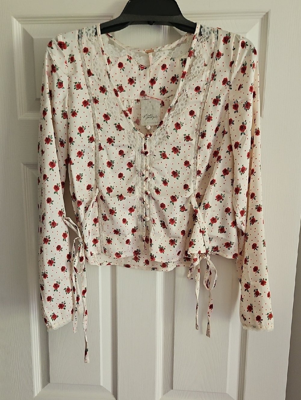 Free People Long Sleeve Satin & Lace V-neck Button Front Top: Ivory W/Roses: XS